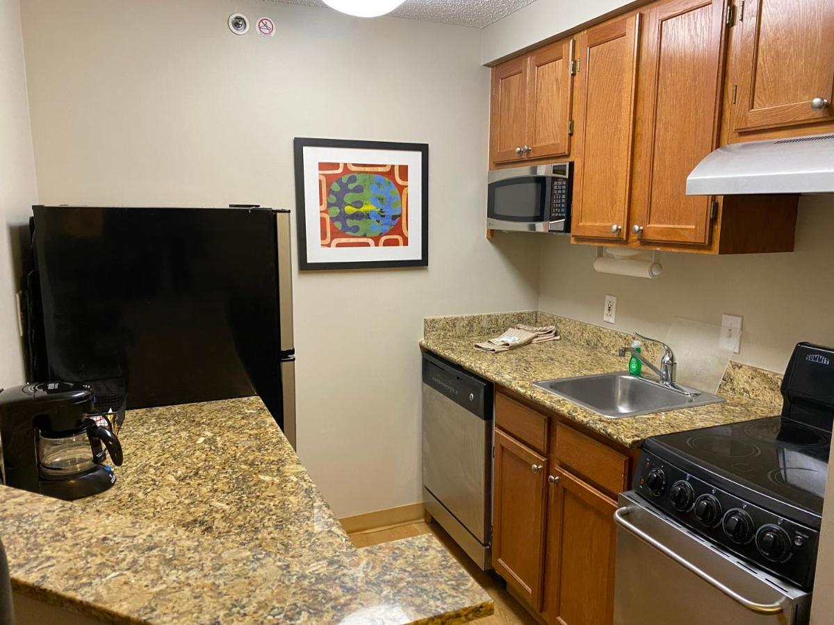 Mainstay Suites Middleburg Heights Cleveland Airport Exterior foto