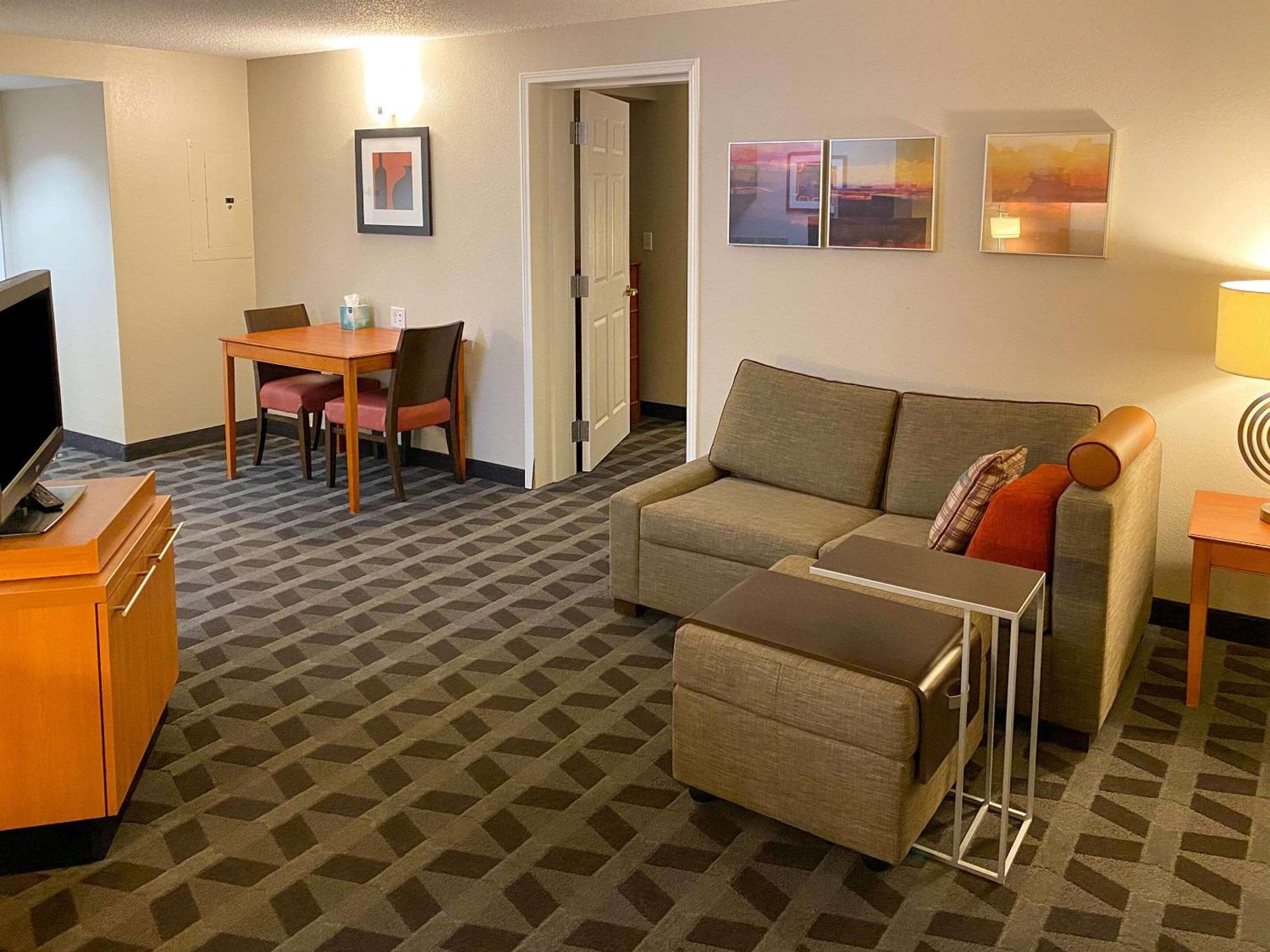 Mainstay Suites Middleburg Heights Cleveland Airport Exterior foto