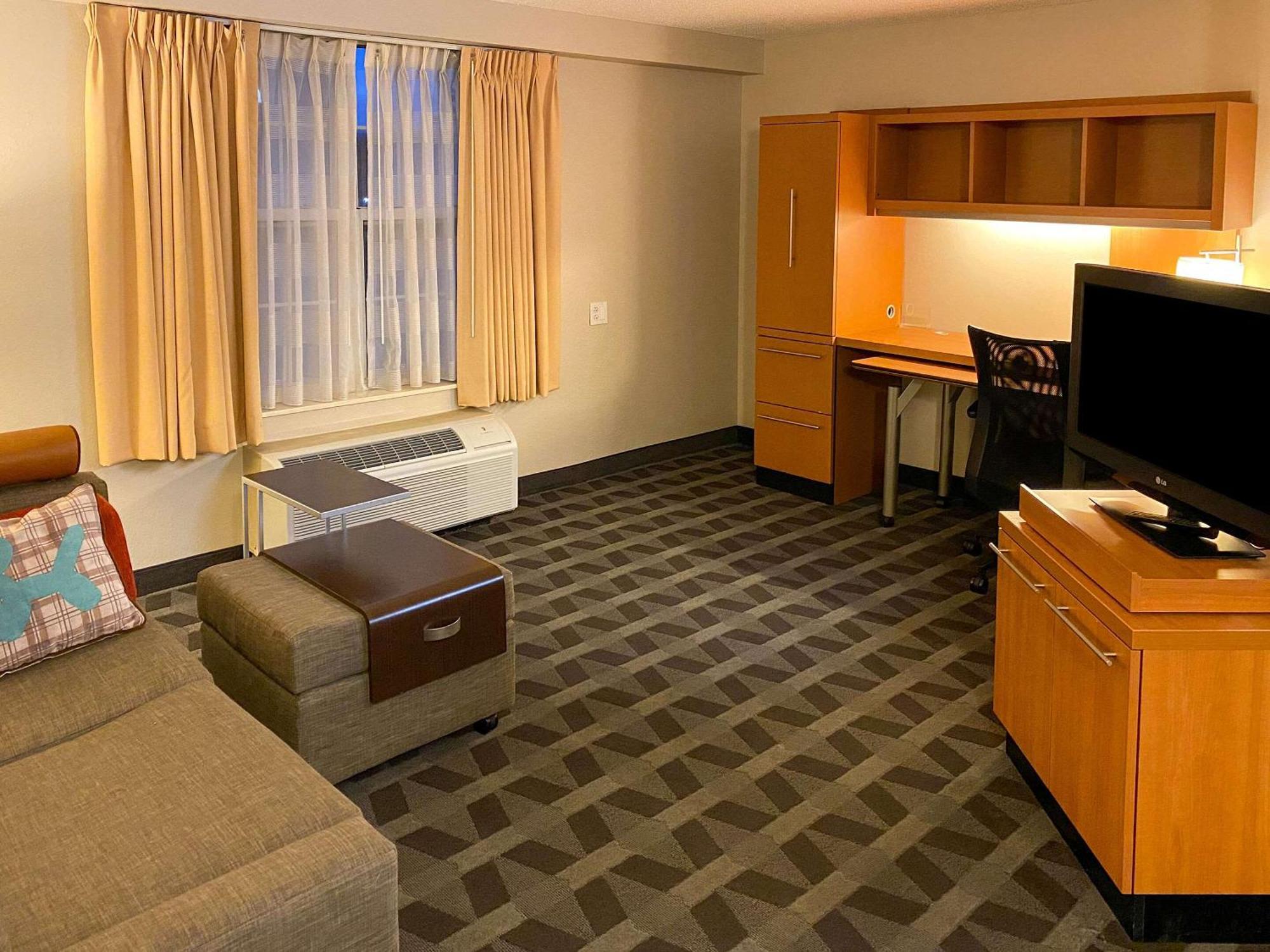 Mainstay Suites Middleburg Heights Cleveland Airport Exterior foto