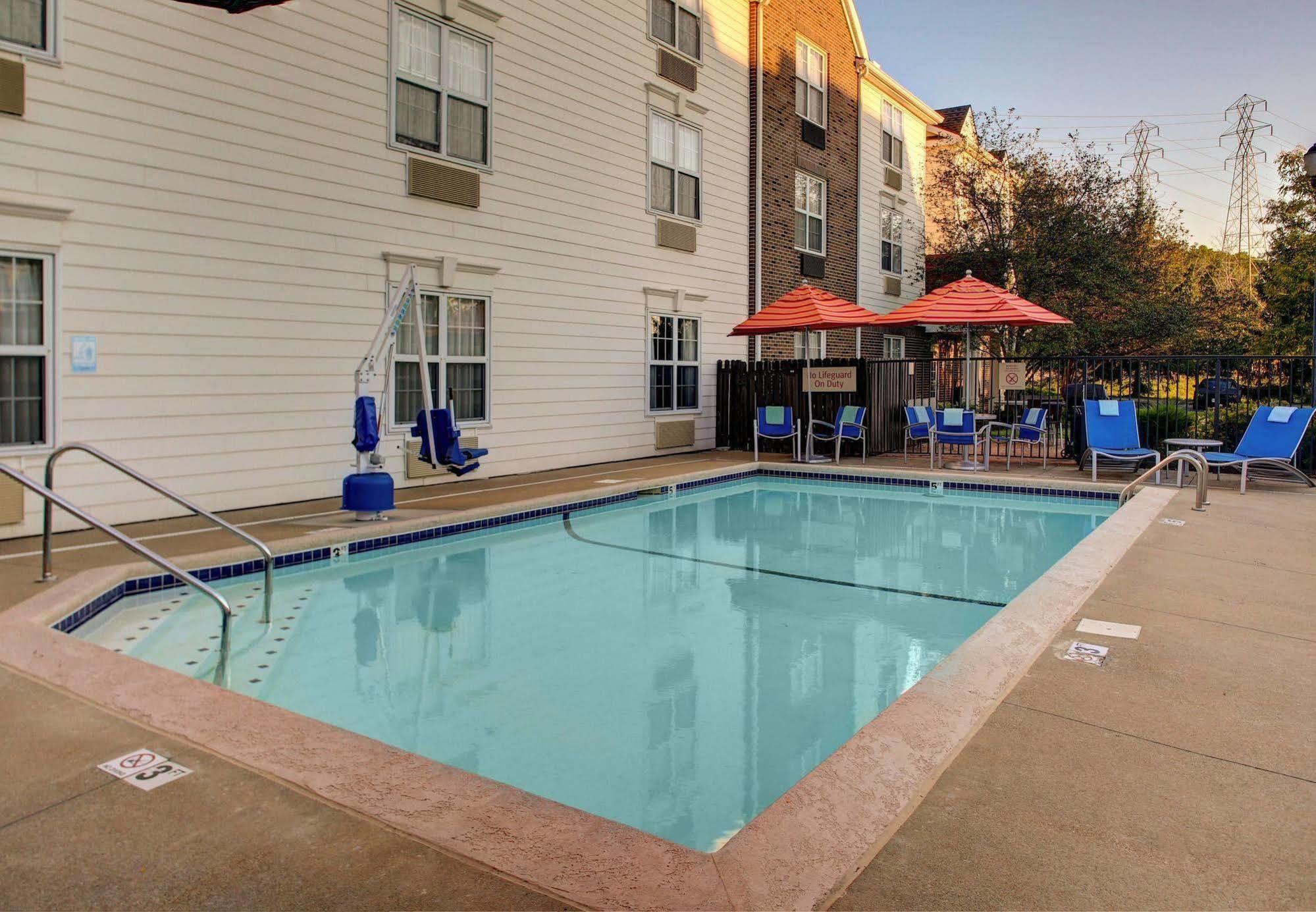 Mainstay Suites Middleburg Heights Cleveland Airport Exterior foto